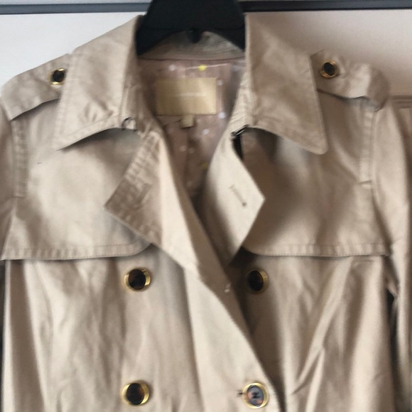 Banana republic trenchcoat - Picture 2 of 3